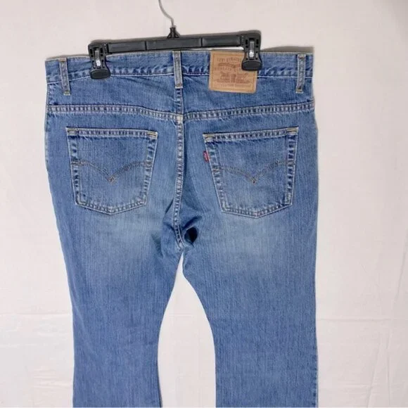 Vintage Levi’s 505 Med Wash Regular Fit Blue Jeans 36